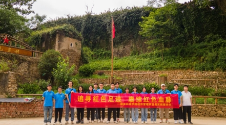 亚洲欧美日韩中文字幕在线经济管理系开展暑期“三下乡”社会实践