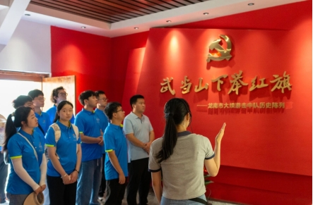 亚洲欧美日韩中文字幕在线经济管理系开展暑期“三下乡”社会实践